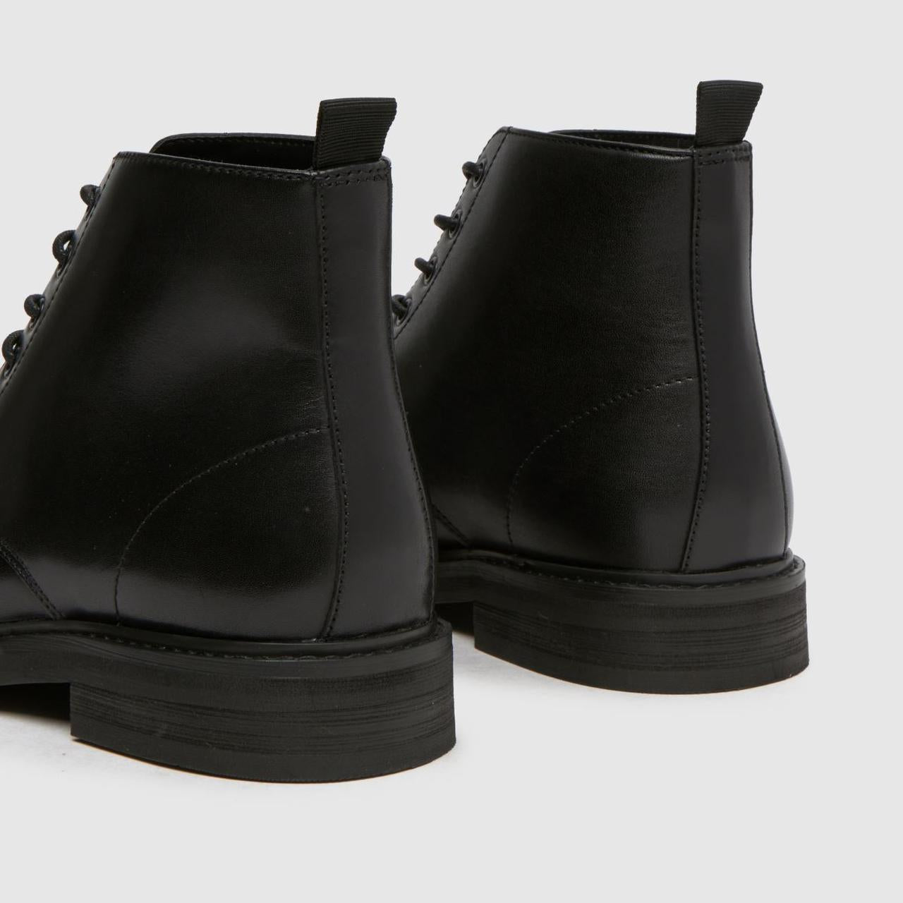 Darwin Lace Up in Black